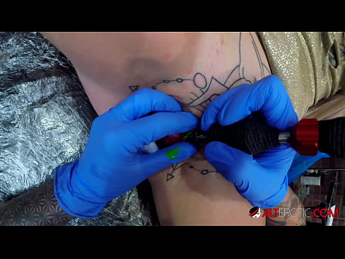 ❤️ Fìor tattooed hottie Sully Savage fhuair tattoo air a clitoris ️  Super porn  aig porn gd.8kpornvids.ru ️❤